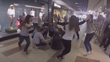 Biaa Podlaska – flash mob w wykonaniu wolontariuszy DM w centrach handlowych