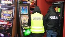 Celnicy i policjanci kontra nielegalny hazard