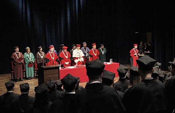 Promocje na Uniwersytecie w Biaymstoku w jubileuszowym nastroju